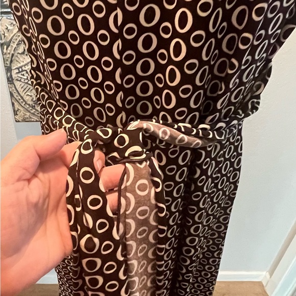 Brown Faux Wrap Dress with Cream Accents xl - Picture 8 of 13